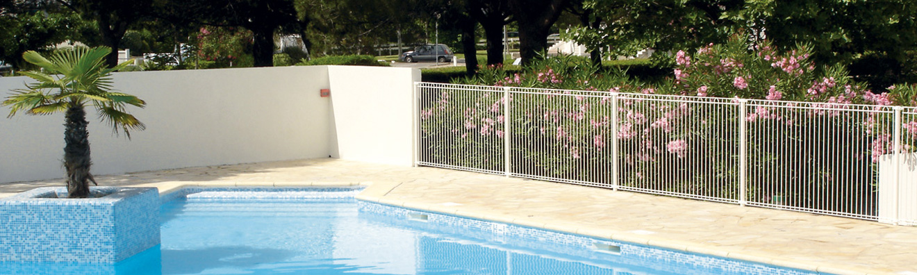 Cloture piscine avec Bekazur 2D dans le sud de la France