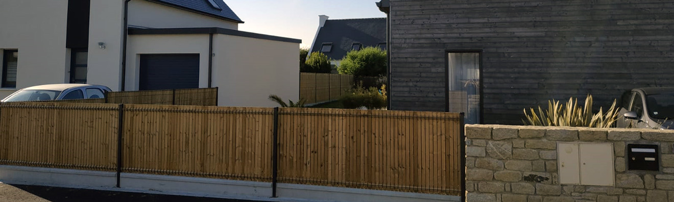 Une occultation bois sur panneaux à pli. La Bretagne aime le Collfort.