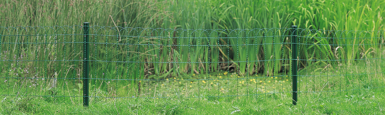 GRILLAGE LUXURSUS DANS UN JARDIN